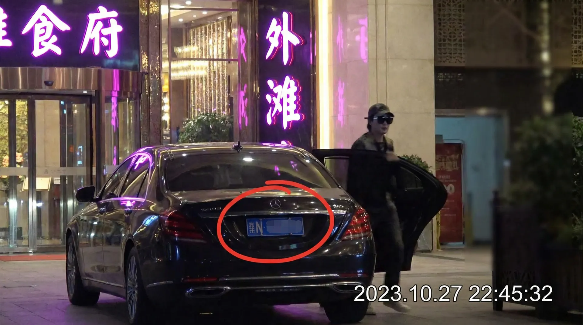 九色porn - 豪车餐厅外偷拍